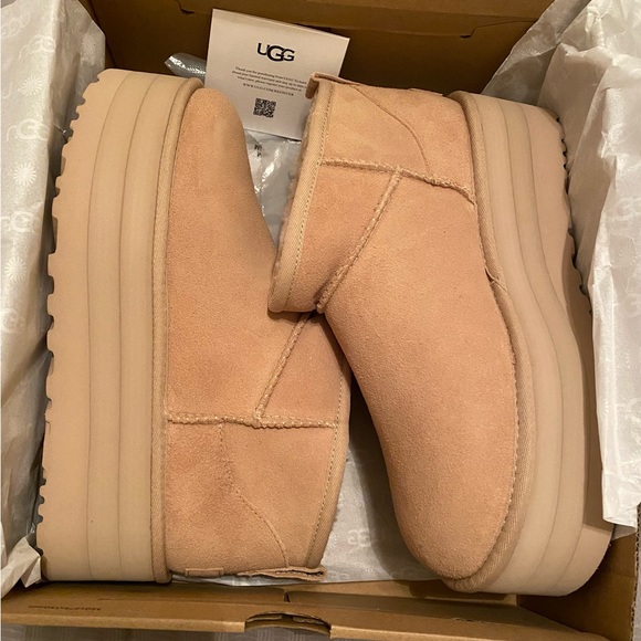 Brand new in box UGG Ultra Mini Platform- Driftwood Ships out same or next - Picture 7 of 16
